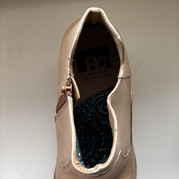 Chic Tan Leather Ankle Booties - Picture 7 of 11